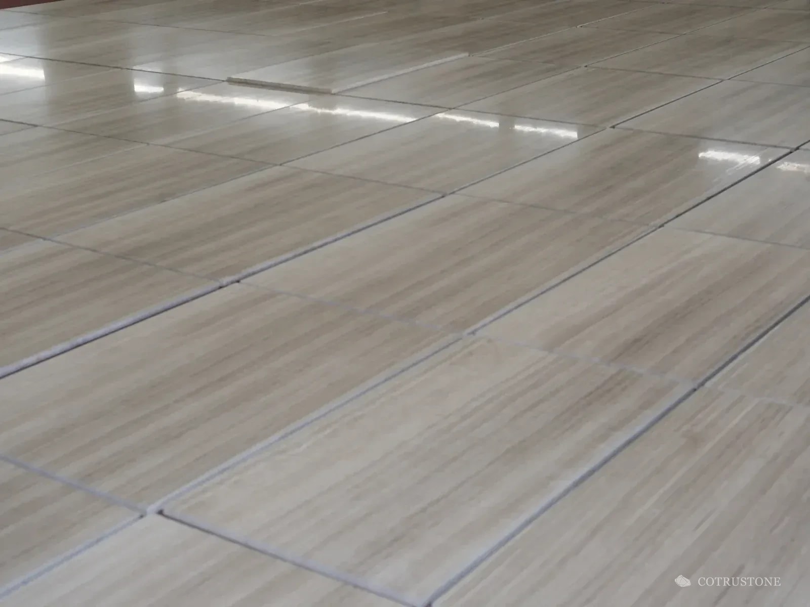 Rectangular natural stone panels arranged side by side with continuous linear movement