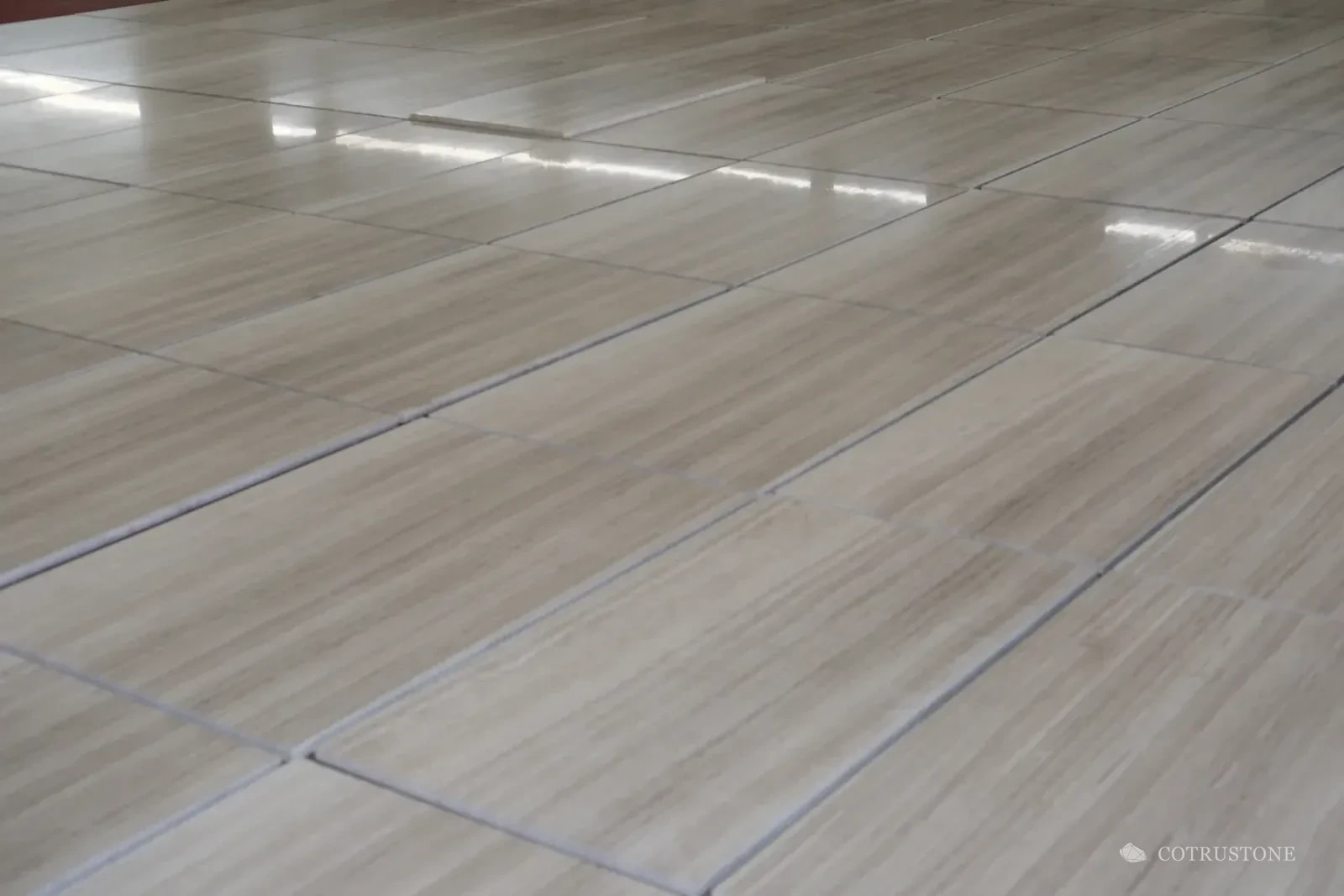 Rectangular natural stone panels arranged side by side with continuous linear movement