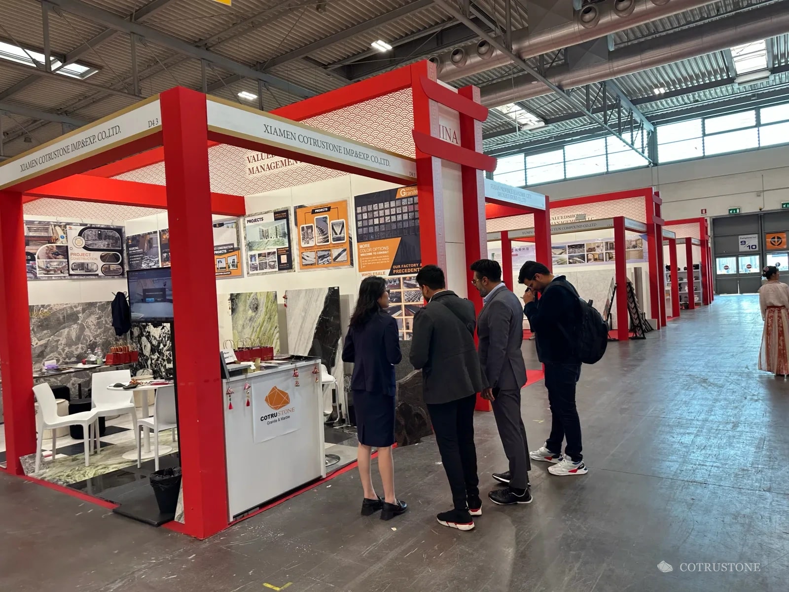 Visitors gathered at the Cotrustone exhibition stand in Verona in 2023, seen from the aisle