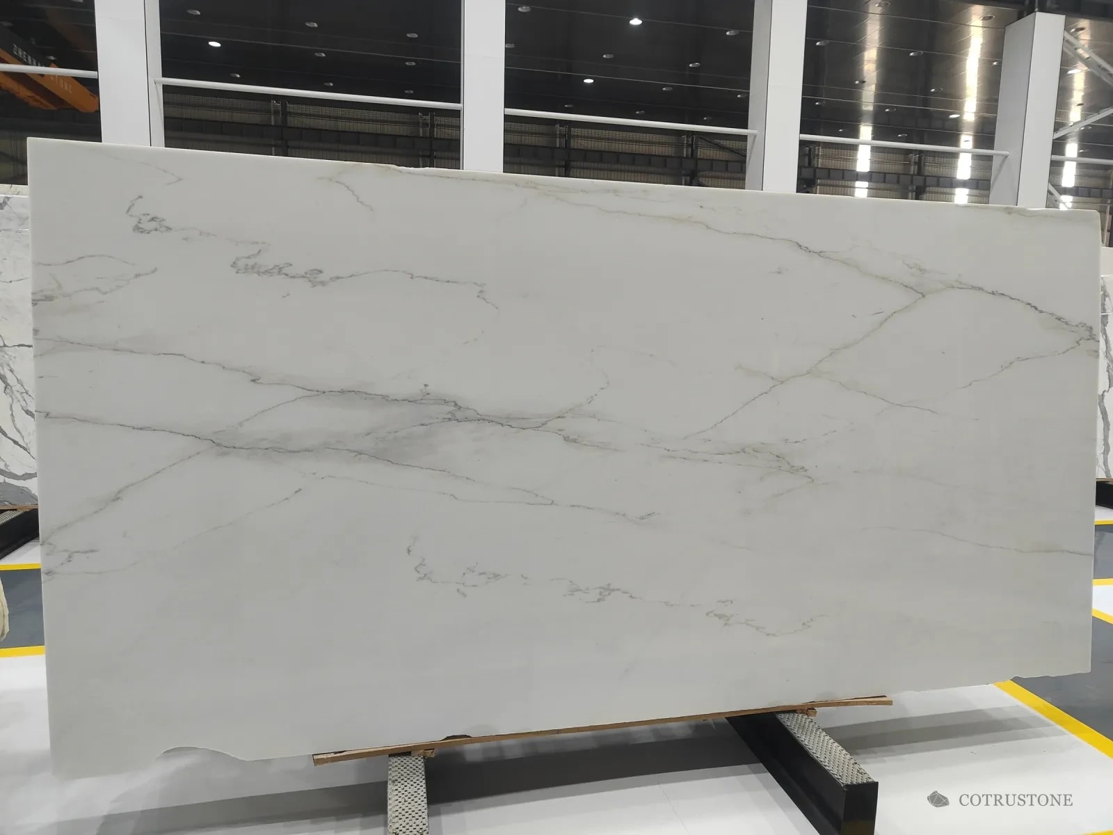 A full slab of Lincoln White marble on a stand
