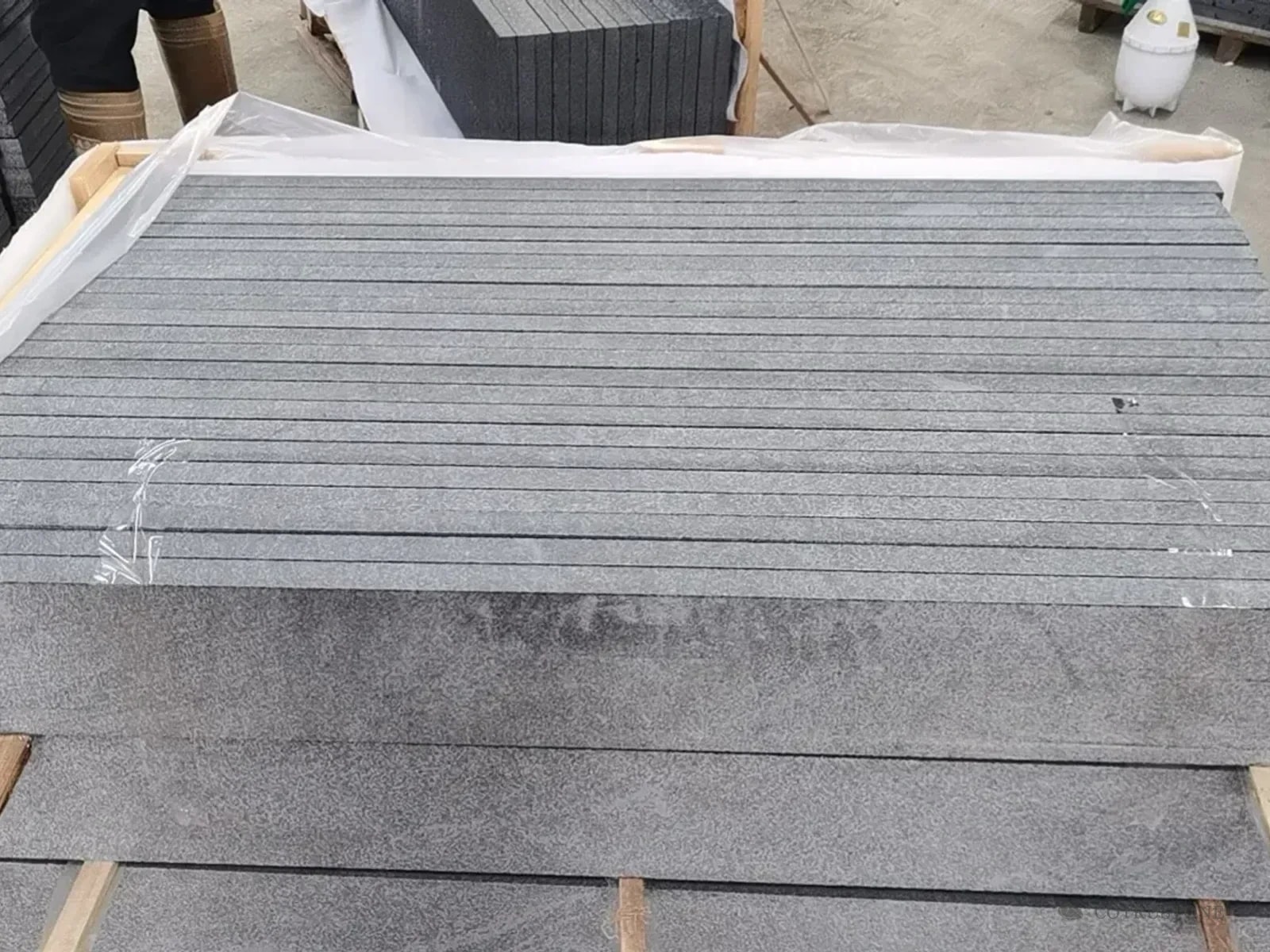 Stone stair components with lining and separators during packing