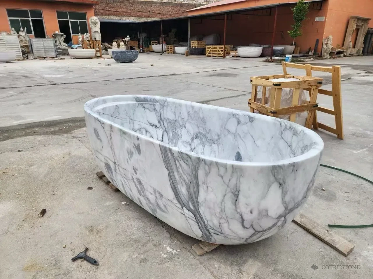 Arabescato bathtub